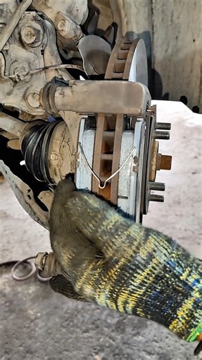 auto technician 86 Lexus GX 350 brake pad replacement | Auto.technician86