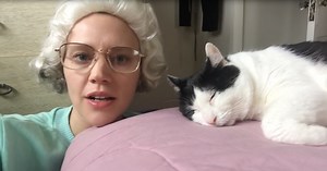 SNL’s Kate McKinnon Creates Hilarious Cat-Lady Skit During Quarantine