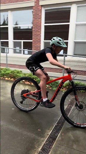 Clang, clang, clang🫩✌️🥀 #edit #ebike #mtb #surron