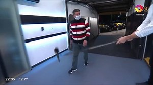 El taxista que armó karaoke que el programa de Guido. Danilo sacó el lingote plateado, contó cuál es su tema favorito y todos se pusieron a cantar. | eltrece