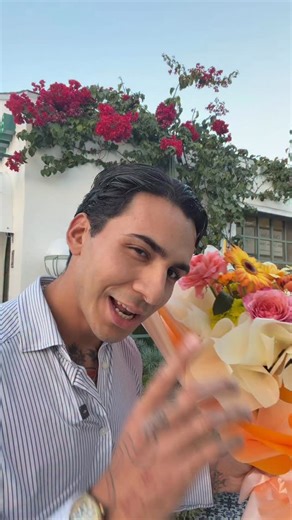 𝐋𝐞𝐨𝐧𝐚𝐫𝐝𝐨♡ on Instagram: "Una obra de arte de colores vivos obvio de @twinflowers_tj #leonardoleon #flores #flowers #flower #ramo #tulipanes #tulips #gerberas #hortensias #hortensia #tulipan #peonias #peonia #amor #love #regalo #novios #bouquet #ramos #rosas #roses"