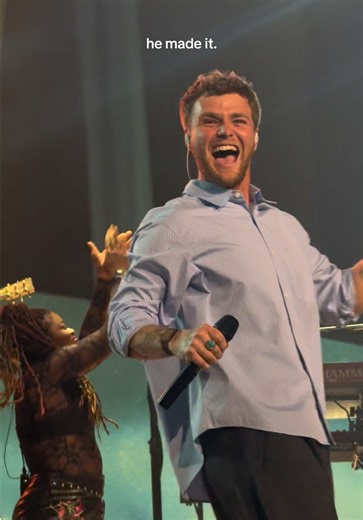 HE MADE IT!!! #alexwarrendüsseldorf #alexwarren