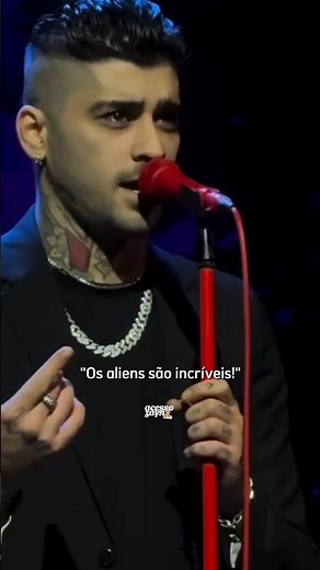 Zayn notando o fan project do show em Vegas durante Alienated 👽 #ZaynSTTSTour #zayn #alienated