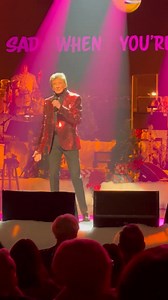 Barry sang the hits. I sang the harmonies. Whether anyone asked or not! Opening night of The Holiday Gift of Love concerts was a beautiful reminder of why Barry Manilow is so deeply loved — not only for his decades of record-breaking, award-winning music, but for the extraordinary heart behind it all.Barry continues to show what it truly means to give back, using his talent and platform to benefit local charities and uplift the Coachella Valley community he proudly calls home. His generosity, lo