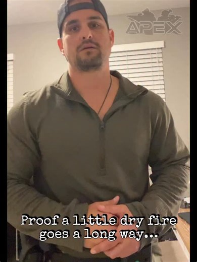 ᴀᴘᴇx ᴛʀᴀɪɴɪɴɢ ᴄᴏɴᴄᴇᴘᴛs on Instagram: "Part 2 of the drawstroke from a level 3 holster… After getting a bunch of comments critiquing my last video (shocking right?) I decided to take the common responses and make a video about it. They were: 1. A safariland is way harder than the alien gear I was using in the last video. 2. My hands weren’t up…assumably referring to starting from an “field interview” stance. Well I tracked down a righty safariland and started from an interview stance. After about