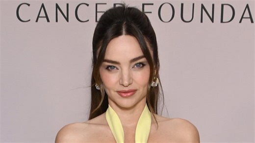 Miranda Kerr has wardrobe mishap in glamorous yellow gown