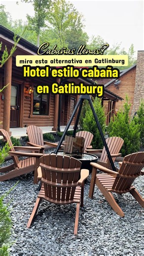 🍂Gatlinburg 🏔️…Hotel estilo cabaña con desayuno incluido TODOS LOS DÍAS 🤎 📍 A pocos minutos de Anakeesta 🥯 Desayuno de 8 AM a 10 AM: bagels, queso crema, cereal, yogurt, café, jugos, cupcakes y barritas 🚗 Estacionamiento gratis 🪵 Ambiente acogedor estilo cabaña en las montañas 👨‍👩‍👧‍👦 Habitaciones y suites, con opciones para familias Una opción súper conveniente si quieres disfrutar de las montañas y estar cerca de una de las atracciones más populares de la zona. 📌 Te dejo el enlace 