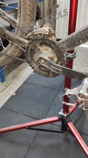 ROBERT BIKES 26 on Instagram: "Extractor reforzado para bielas o platos con la rosca dañada, como facilita el trabajo la herramienta"