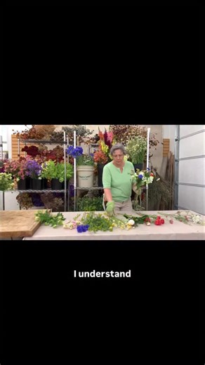 Gardener's Workshop Farm on Instagram: "A peek inside one if my ‘Flower Farmer Club’ Masterclasses. Join me Tuesday 8pm to go inside my club and see what it’s all about. Live on YouTube, Facebook, & IG. 👩‍🌾 Masterclasses 👩‍🌾 Bloomcast 👩‍🌾 Private community board 👩‍🌾 The Sowing Circle 👩‍🌾 Flower Farmer Forum See you tonight to learn more and comment CLUB for the details. #gardenersworkshopfarm"