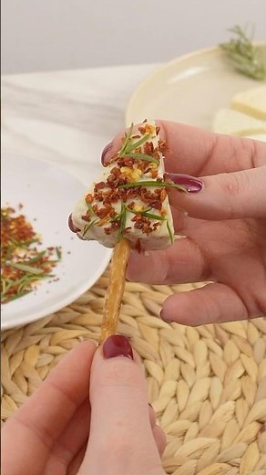Weihnachtliche Tannenbäume aus Schmelzkäse – eine einfache und leckere festliche Snack-Idee