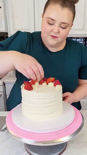 18K views · 265 reactions | How many cake layers do you regularly...