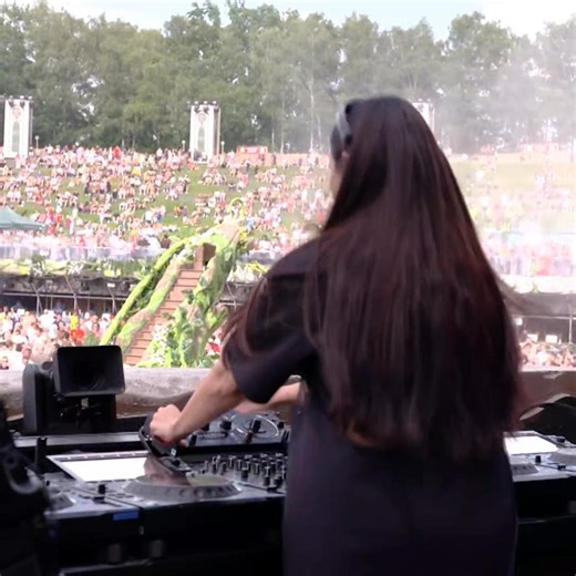 ANNA Hypnotic Intro at Tomorrowland Mainstage Still gives Shivers ID: ANNA - ID #Tomorrowland2024 | Yalla Techno