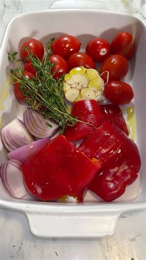 Simple vegan pasta with roasted red pepper and tomato