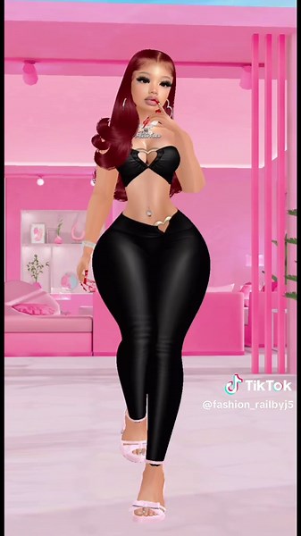 Stylish Club Outfit Ideas for Fashion-Forward Women