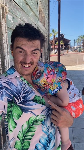 Explaining more about old town of Santa Rosalia, BCS. It's a good place to visit when traveling through the baja california peninsula :) | Mav