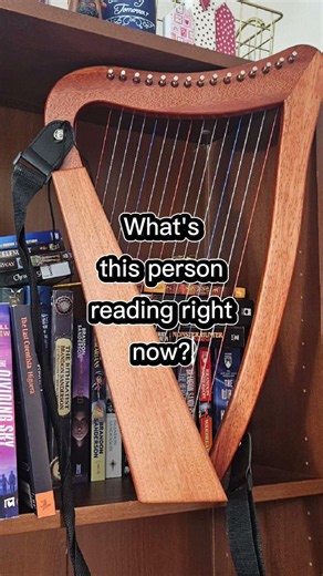 What's this person reading right now❓️📚 #booktube #readingupdate #shorts