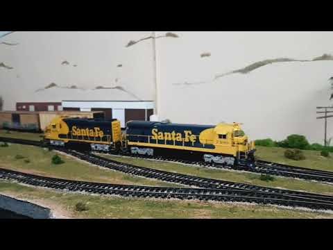 HO Santa Fe GP30 & B36-7 switch out a scrap gondola and some grain cars