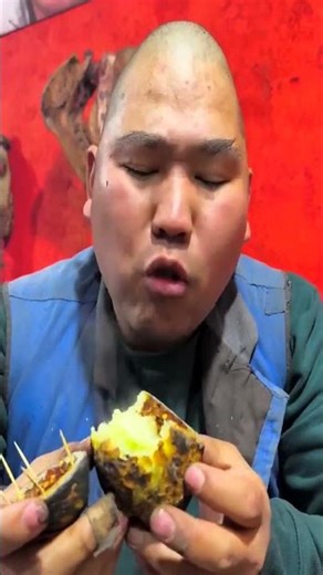 A Korean chef roasting delicious​ hot potatoes #cooking#mukbang#foodshort #part6