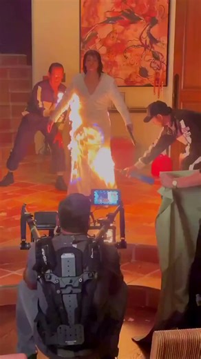 🚨 Katy Perry sets herself on fire for the #MetGala