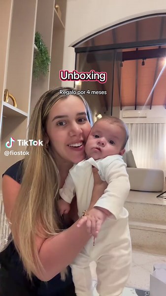 Regalo de maternidad: Unboxing para bebé de 4 meses