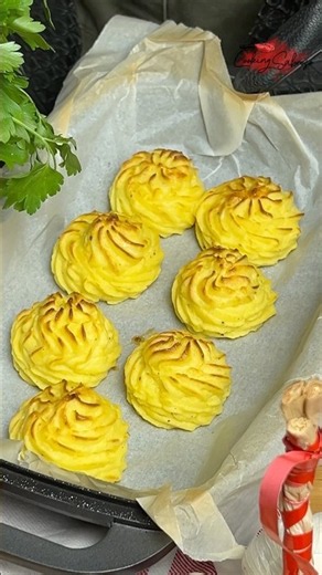 Duchess Potatoes .. Crispy on the outside, soft, creamy on the inside! 🥔💛 #potatoes #PapasDuquesas