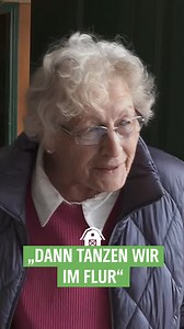 Dorothee ist unser Spirit Animal! 🥹🫶 Dorothee hat bis 2020 ein Gasthaus geführt - jetzt darf das Blasorchester einen Teil der Räumlichkeiten nutzen. Das ist übrigens eine unveröffentlichte Szene aus der Nordreportage „Einer der letzten rollenden Supermärkte“ auf YouTube vom 03.06.2025 😊 #NDRaufmLand #Landleben #Tanzen #Nordreportage | NDR auf'm Land