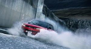 139K views · 2.6K reactions | 全新世代 New Range Rover Sport 全球首演再戰巔峰！極致進化的動態性能，毫無妥協的強悍動力，直擊 Jessica Hawkins 穿越 17 公里險峻地形，背水征戰冰島 Kárahnjúkar 大壩，攻克極限挑戰。 瞭解更多｜https://bit.ly/3FBhTi7 | Range Rover | Facebook