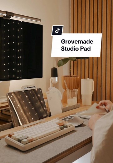 Testing out the @Grovemade Studio Pad that released last month! High quality pad that not only protects your desk but can store all your favorite things! 😱 Use it on your desk, your dining table, anywhere you work! I have my most used pens and essentials on the hardwood tray and my iPad Pro, notepads and notes on the aluminum lip! It’s like an all in one desk mat! 😍 #desksetup #deskaesthetic #deskaccessories #deskmat #grovemade #grovemadestudiopad #wfhoffice #wfhdesksetup #wfhaccessories #cozy