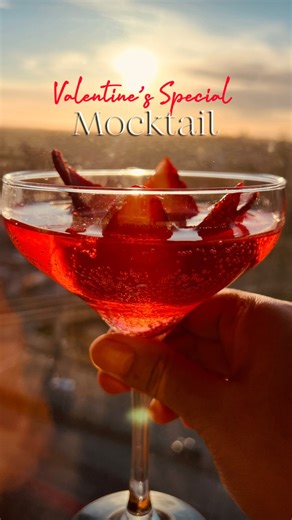 Shefali | The Everyday Shef on Instagram: "This mocktail has my heart on ice 💓❄️ Perfect for Valentines or Galantines or any Party mocktails Ingredients Strawberries Drink of your choice How to make- Thinly slice strawberries. Place the sliced strawberries (fanning them out) into a silicone mold, working your way inwards to fill in the circle. Added a little soda to each circle to help the rose set together once frozen. Place the mold in the freezer, for a minimum of 3 hrs. Remove from the free