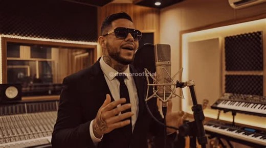 Gabriel Demorô on Instagram: "Está disponível o ep “TBT DEMORÔ” que traz releituras de músicas que não podem ser esquecidas, assim como algumas histórias de amor. Explorando as personalidades do ano, ao som deste sucesso consagrado na voz da Rainha Marília Mendonça, este clipe foi produzido por @mulekimfilmes - o futuro chegou! A produção musical é de @baleiacds e contou com a musicalidade de @andremerenda1 e @sauletah #demorô"