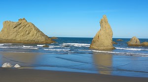 Bandon Beach Sea Stacks – The Oregon Coast in 4K
