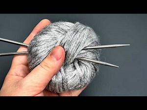 Ich habe mit Stricknadeln, Silbergarn und 20 Minuten gestrickt!