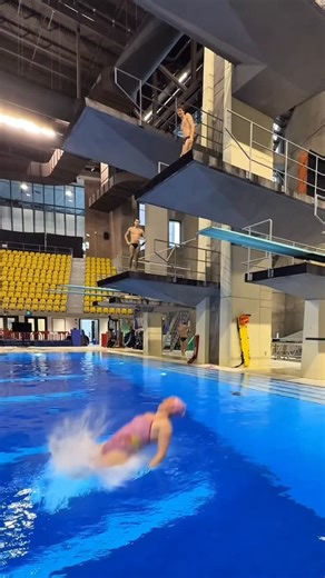 Molly Carlson on Instagram: "#BraveMas Day 14 😂💀 . Should I send it?! Bring back the 3.5?!? Hahaha this was so scary to try again… but hey that first triple wasn’t bad 🤪✨ . What should I try tomorrow? 👀 Shout-out @redkenpro for saving my hair during #BraveMas 🥹🫶🎄 . #bravegang #explore #brave #fail #athlete #flop"