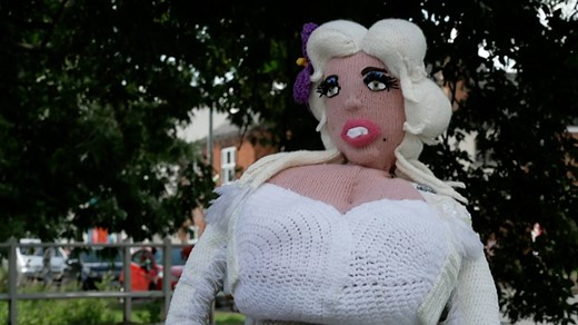 Cosby Yarn Bomb: Hundreds take part in 'stunning' yarn bomb display