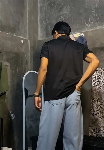 jeans with polo shirt can really give you basic but clean look, can’t go wrong with simple fits 🙌🏻🖤 #outfitinspo #basicfit #fashionhacks #fashiontips #TikTokFashion