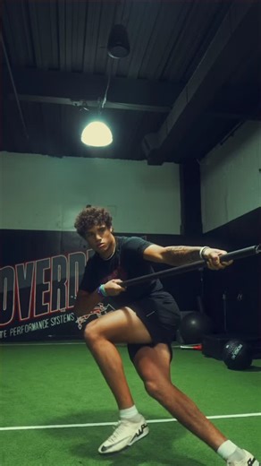 Overdrive Elite Performance Systems on Instagram: "Focus: Resisted Reverse Projection + Reverse Acceleration 🔄 #dbtechnical #bodyposition #angleposition #stability #power #powertransfer #reverseprojection #reverseaacelration #speed #functionalstrength #cod #eccentricquad #shinangle #quickfeet #footwork #backwards #db #notredamefootball #speedtraining #football"