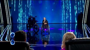 12M views · 362K reactions | Ciao Veronica... Questo applauso ti arrivi fin lassù... R. I. P. #sabrinaferilli #tusiquevales #veronicafranco | Sabrina Ferilli, la forza e il talento. | Facebook