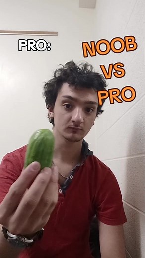 How to Eat Cucumber 🥒 NOOB VS PRO #fyp #learnitontiktok #howto #noobvspro #noobvsprovshacker