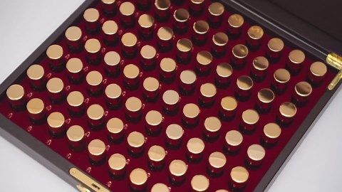 Wine Aroma Kit, Tasting & Smelling Aroma Set For Both White & Red Wines, 80 Aromas, Training Educational Gift - Beginners & Sommelier Master, Book & Accessories Guide Included Wine Game Gifts Holiday