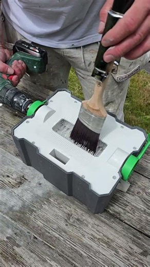 The easy way to wash a paint brush.