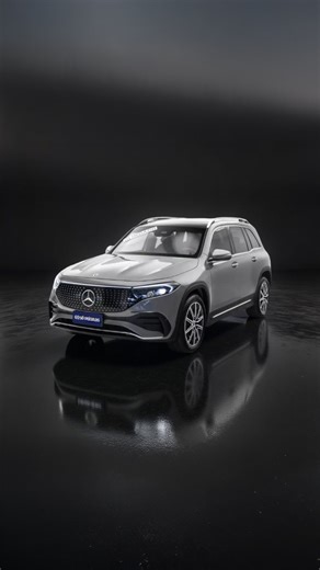 Só Veículos - Since 1985. on Instagram: "MERCEDES-BENZ EQB 350 4MATIC ANO: 2025 KM: 2.200 POTÊNCIA: 292 CV 0 A 100KM/H: 6,2 SEG MOTOR: ELÉTRICO COR: CINZA COR INTERNA: PRETO VALOR: R$ 468.000,00 Blindado ,Vidros Protechtor EVO, Isento de Rodízio, Autonomia de 380km, Modelo Novo, 7 Lugares, Rodas 19”, Teto Panorâmico Blindado Translúcido, Bancos Elétricos com Memória, Painel novo digital, Interior com Acabamento em Alcântara, Costuras em Vermelho, Som Burmester, Iluminação Ambiente, Lanternas em 