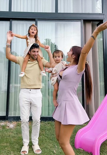 Ideas para fiesta de año nuevo 2025 con outfit hippie y tortas temáticas