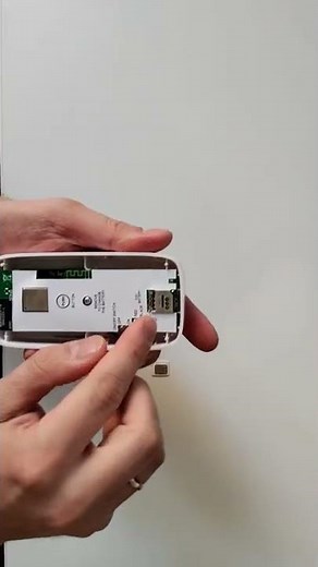 Efento NB-IoT sensor - inserting a SIM card