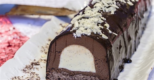 Bûche de Noël aux trois chocolats
