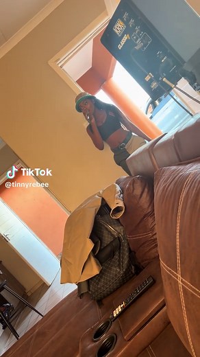 Tiny Reebe Performs Lekompo Hits & Janesh Falls