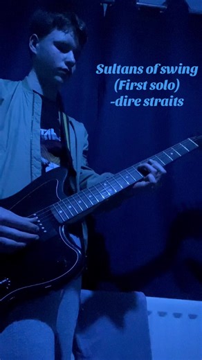Sultans of Swing First Solo Performance by Dire Straits