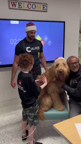 Children’s hospital meets giant dog! #goldendoodle #therapydog #spreadlove