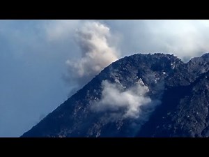 Merapi Siaga Luncurkan Material Vulkanik Mengarah Barat Daya