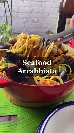 Delicious Seafood Arrabbiata Pasta Recipe | MamaYum
