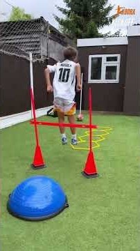 الطفل المعجزة البالغ من العمر 12 عامًا والذي يُحدث ثورة في عالم كرة القدم 🤯